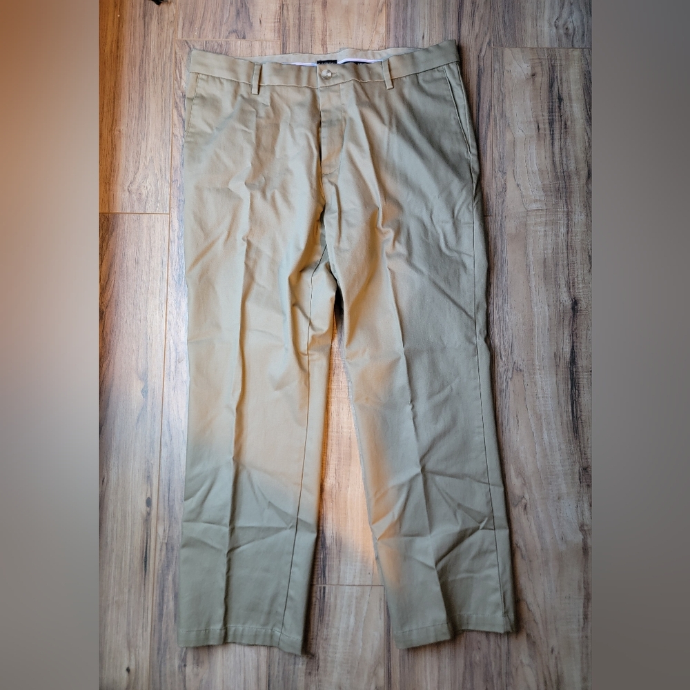 Dockers Khakis 38 x 30 EUC